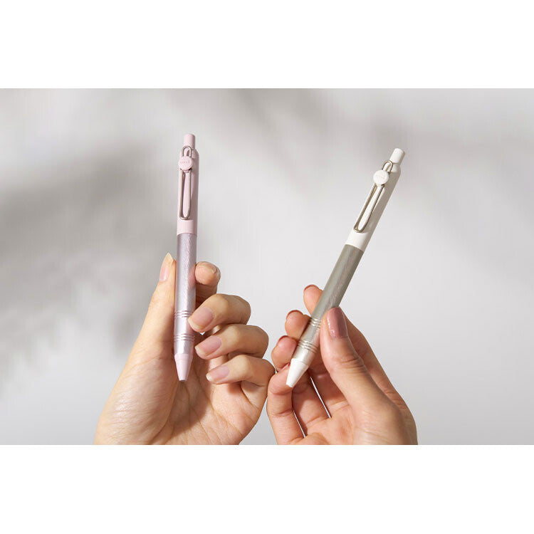 Żelowy długopis Zento Mitsubishi Pencil biały anodowany uchwyt 0,38 mm czarny wkład